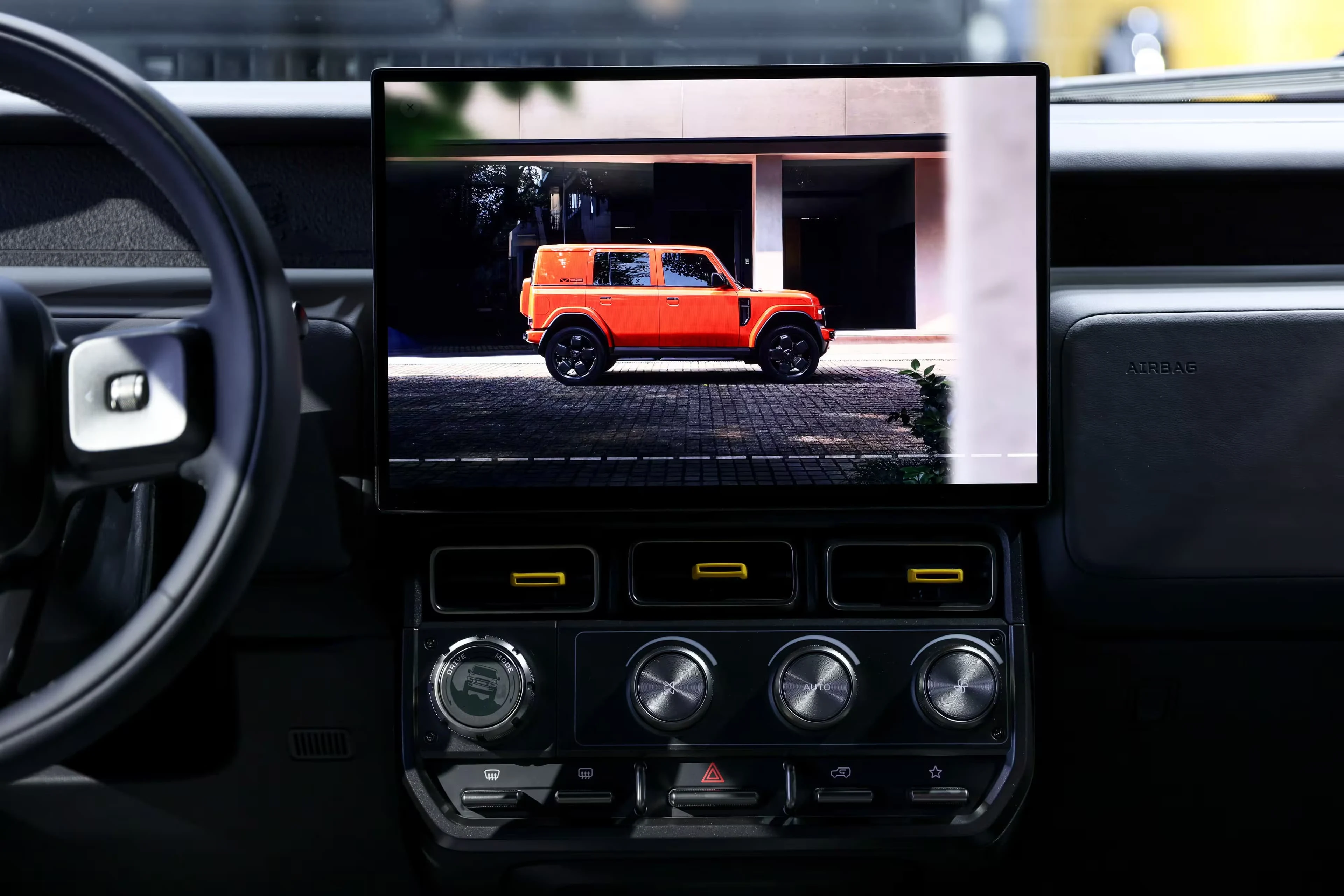 White Chery iCAR V23 electric SUV reference photo for vehicle identification · detail thumbnail 1