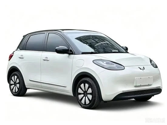 Used 2025 Wuling Bingo electric hatchback with 410 km listed range